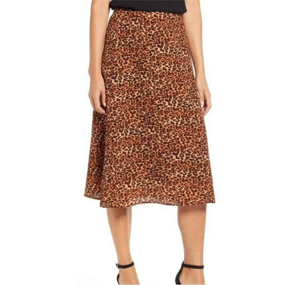 Loveappella cheetah print midi skirt in size small.